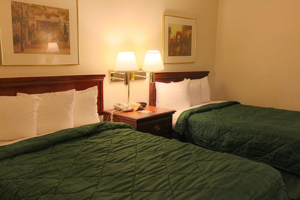 Quality Northlake Inn 3*