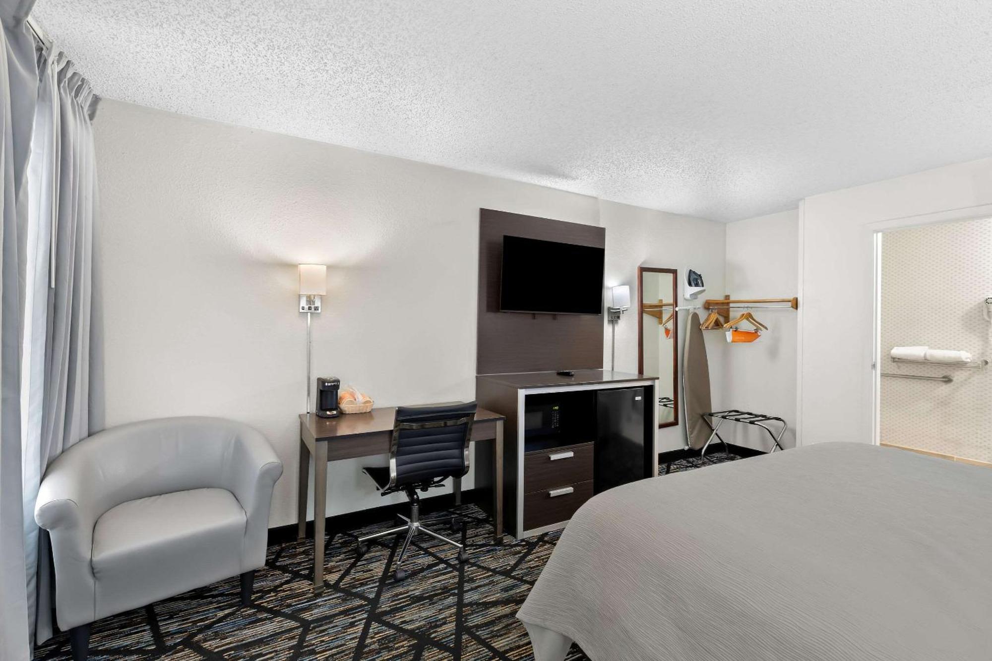 Quality Northlake Inn